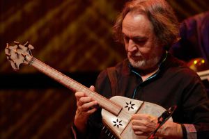 Iranian-tar-musician-Majid-Derakhshani-HR